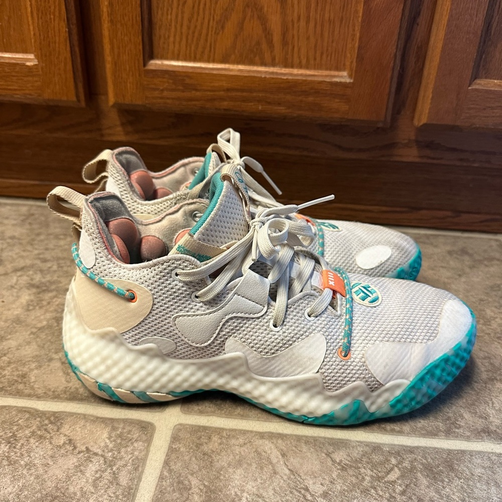 Harden Volume 6 - Picture 4 of 7